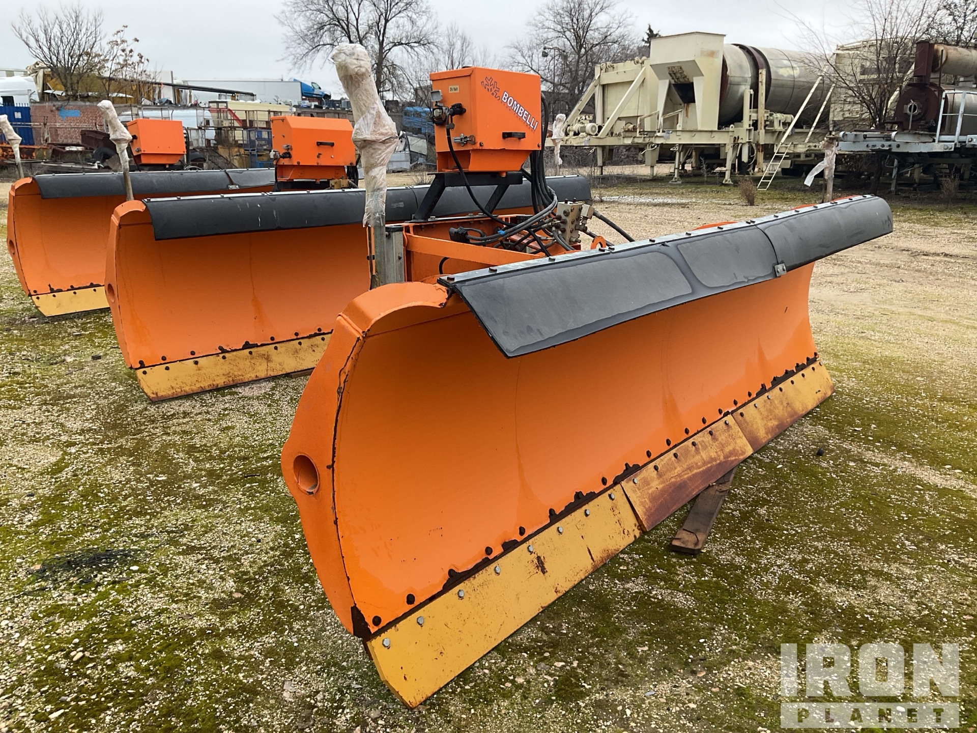 General Appearance with Foto, angolo anteriore sinistro