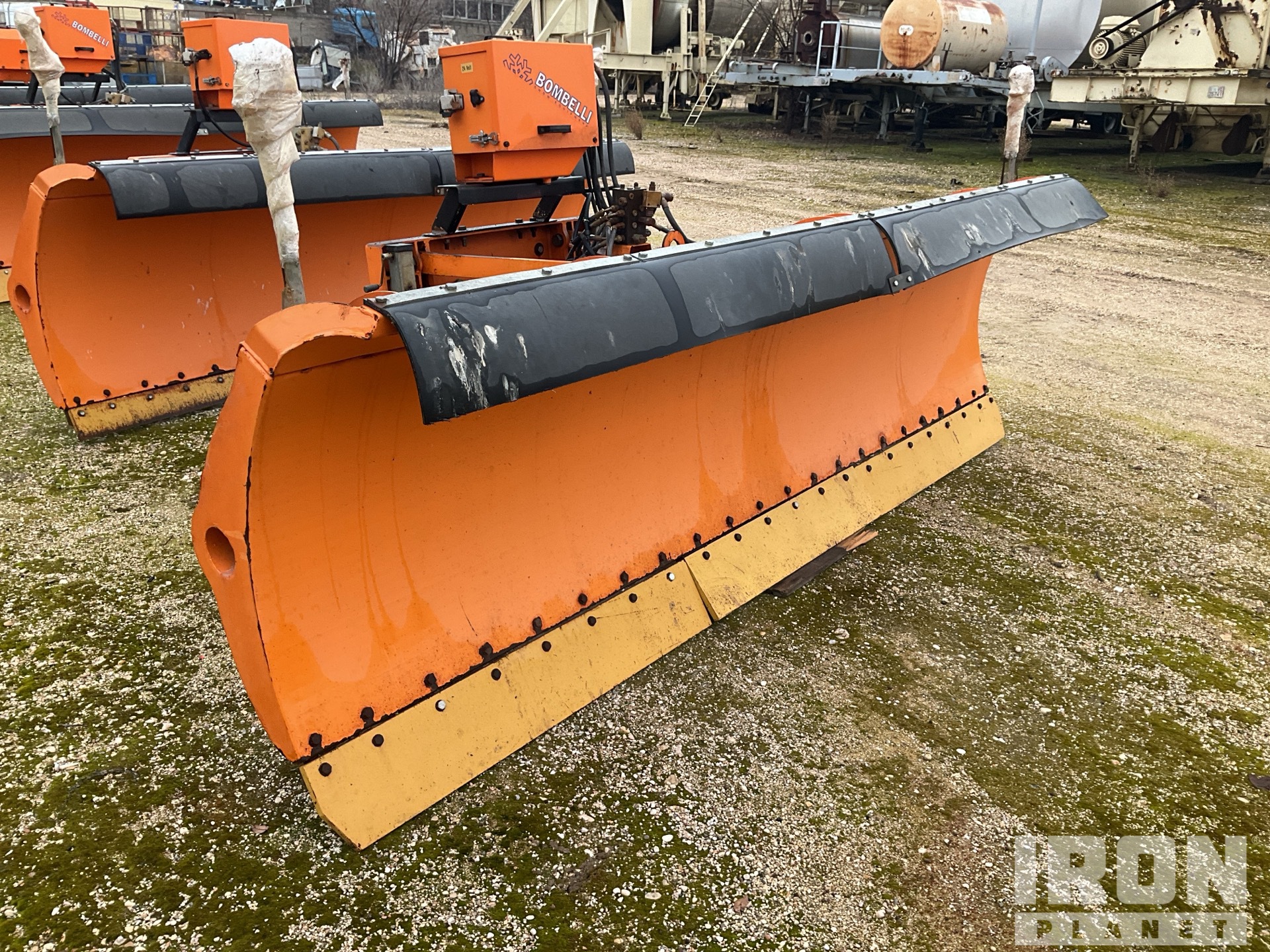 General Appearance with Foto, angolo anteriore sinistro