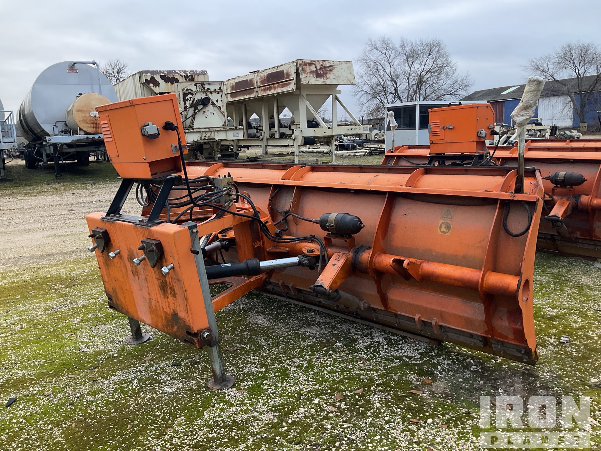 General Appearance with Foto, angolo posteriore sinistro