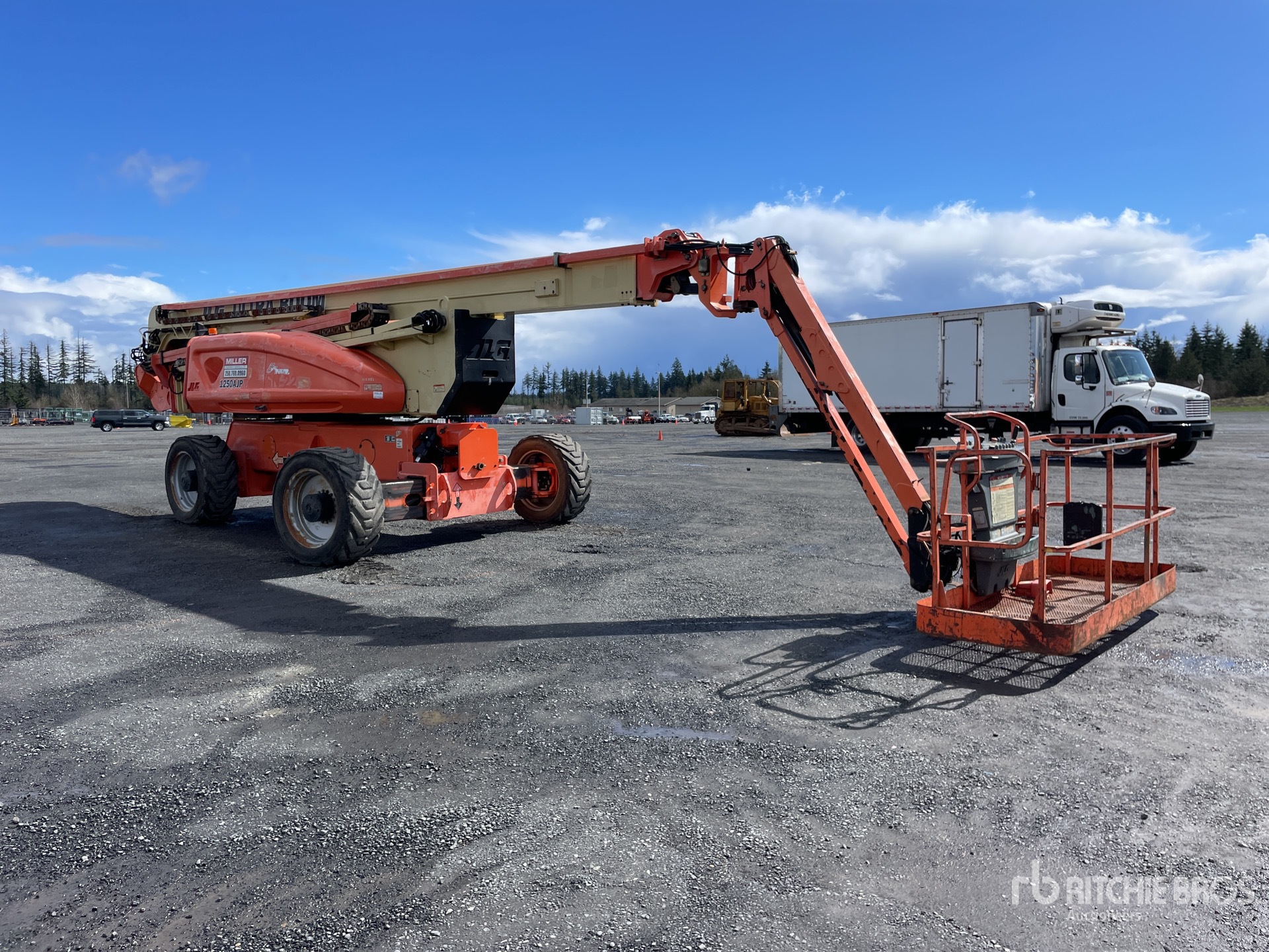 General Appearance with Bild, Ecke vorne rechts