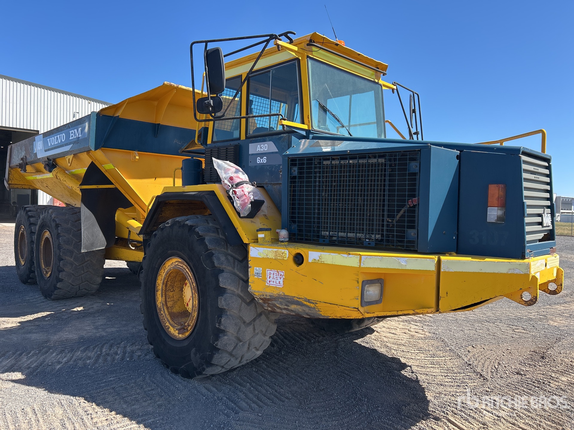 Aspect général with Image, coin avant droit