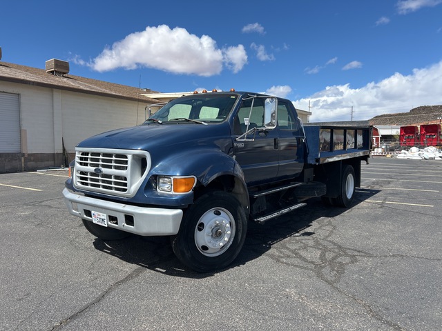 2000 Ford F-650 XL 4x2 Crew Cab Flatbed Truck