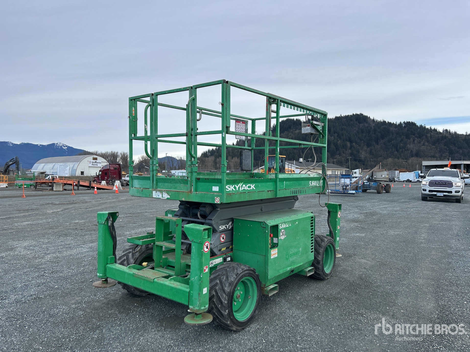 General Appearance with Picture, Right Rear Corner