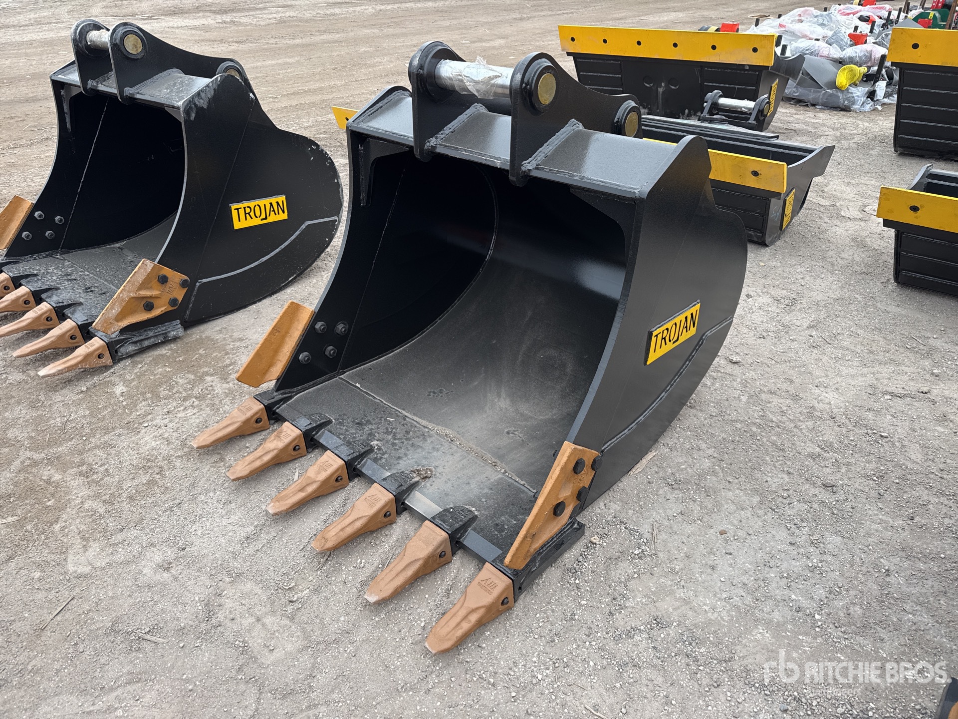 kotekotetenu出品 Trojan 42 in Digging Excavator Bucket - Fits 65mm Cat 311/312/313