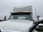 NN654043 - 2022 International LT625: Glass