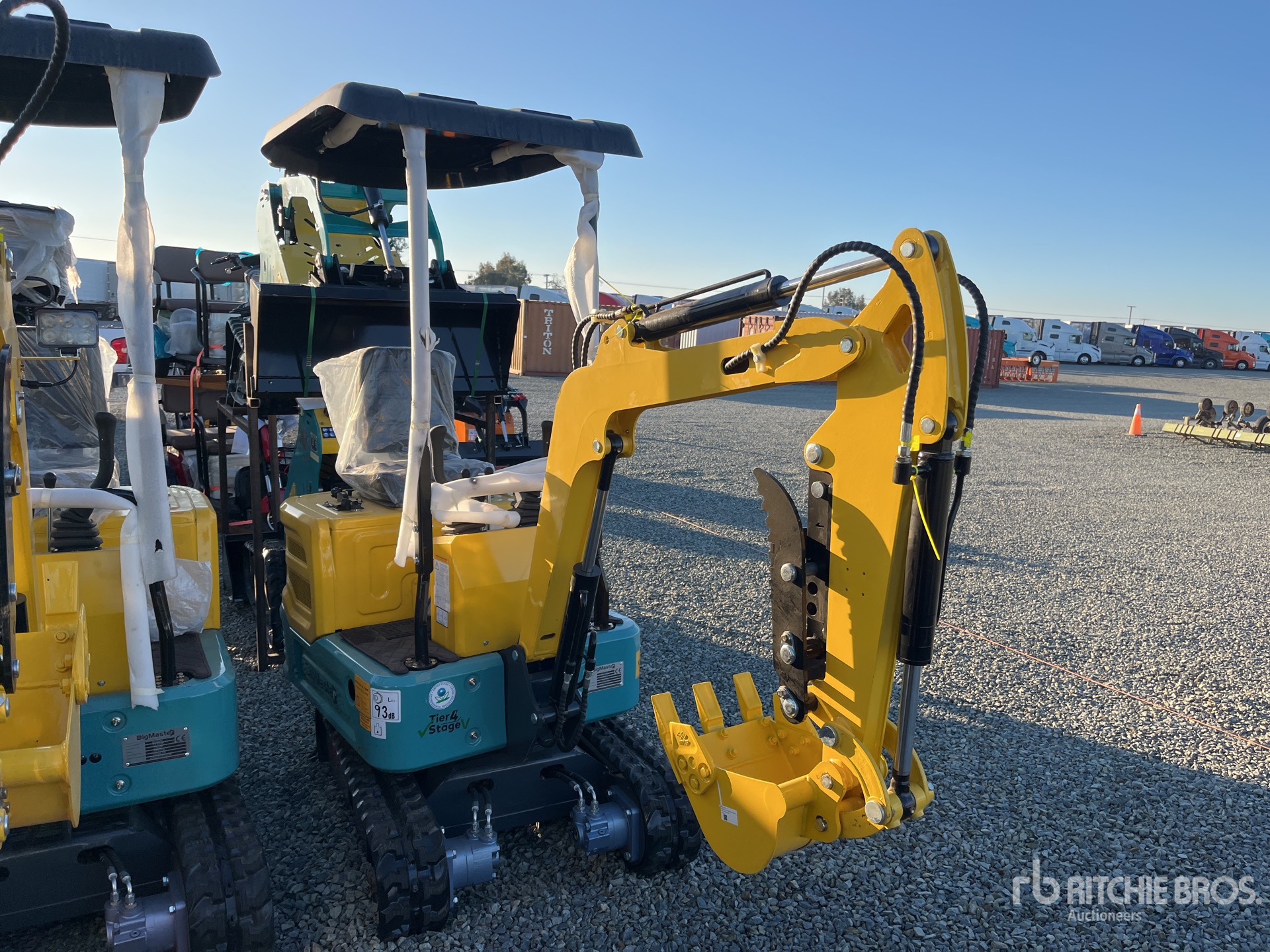 General Appearance with Picture, Right Front Corner