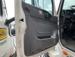 LN541715 - 2020 International LT625: Cab Doors