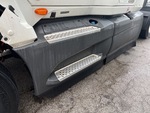 NN295671 - 2022 International LT625: Steps