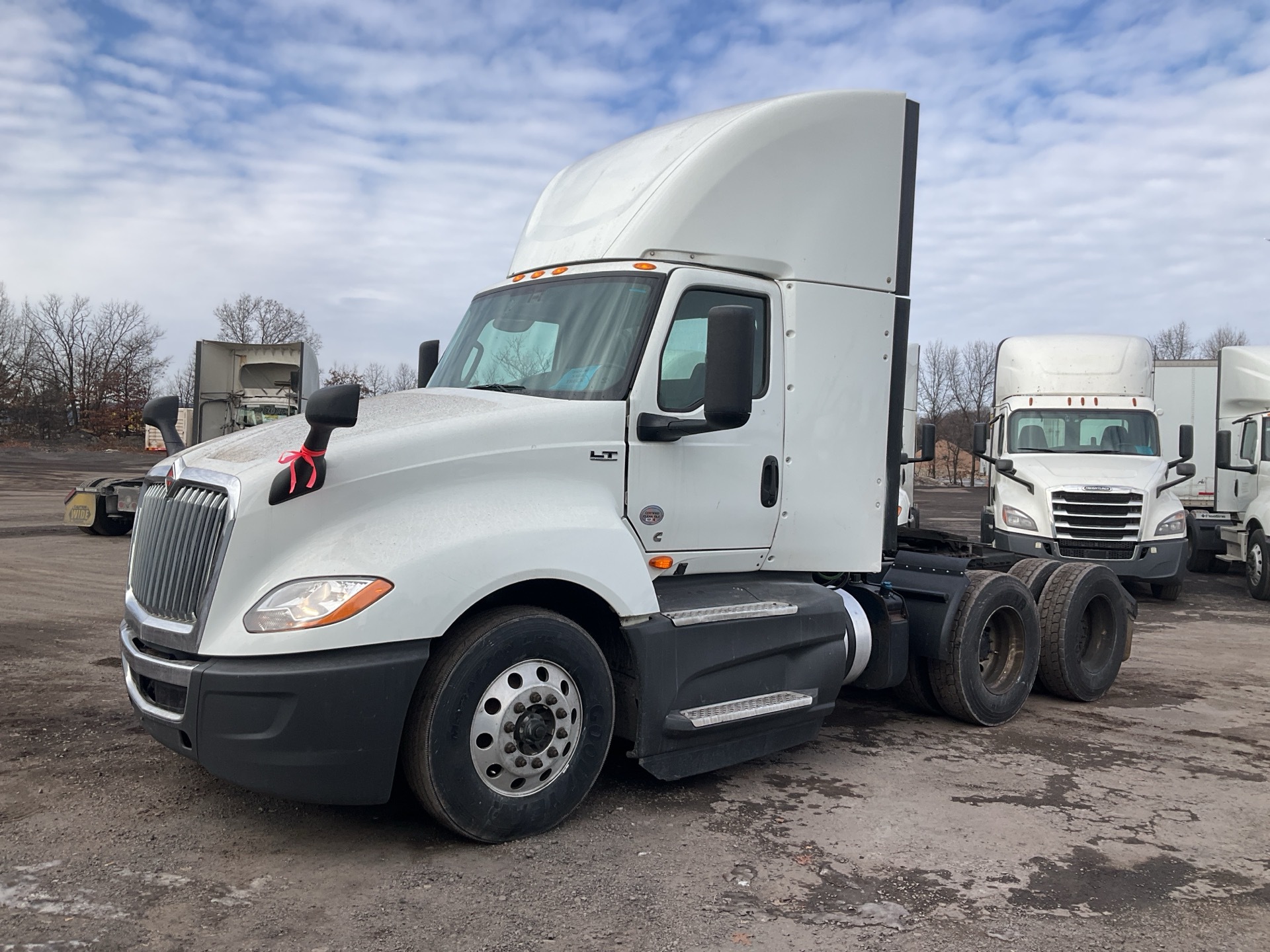 MN092320 - 2021 International LT625: Brochure Photo