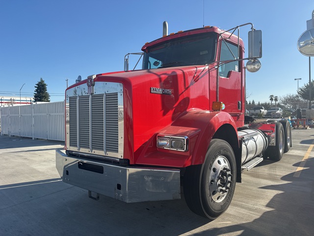 2011 Kenworth T800 6x4 T/A Day Cab Truck Tractor