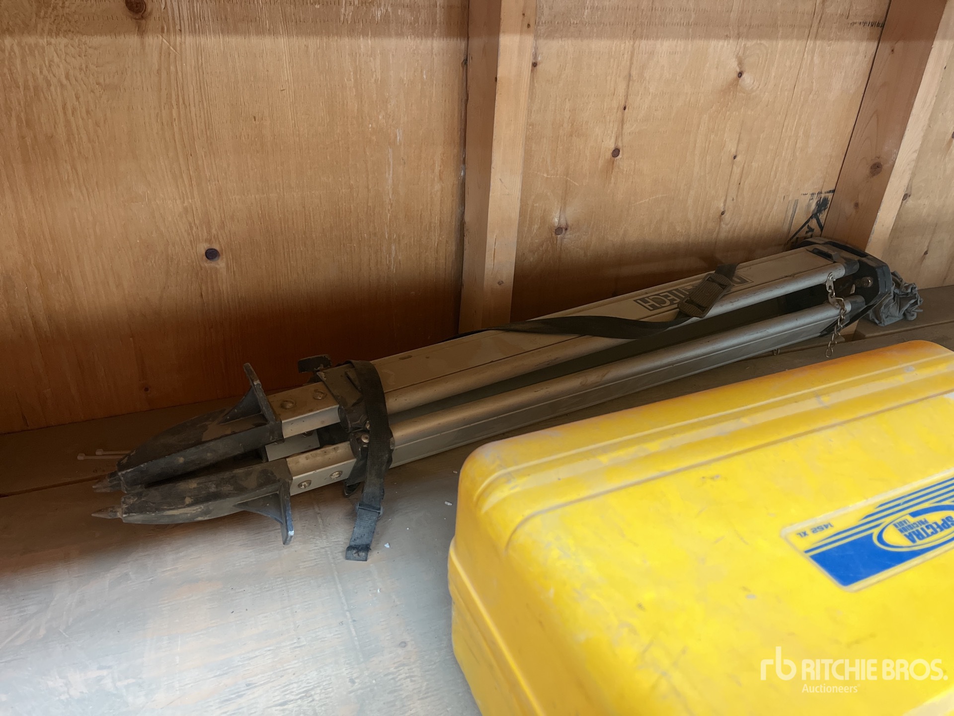 1-77-319 | Niveau Laser Stanley précision 3mm, pour Intérieur , auto