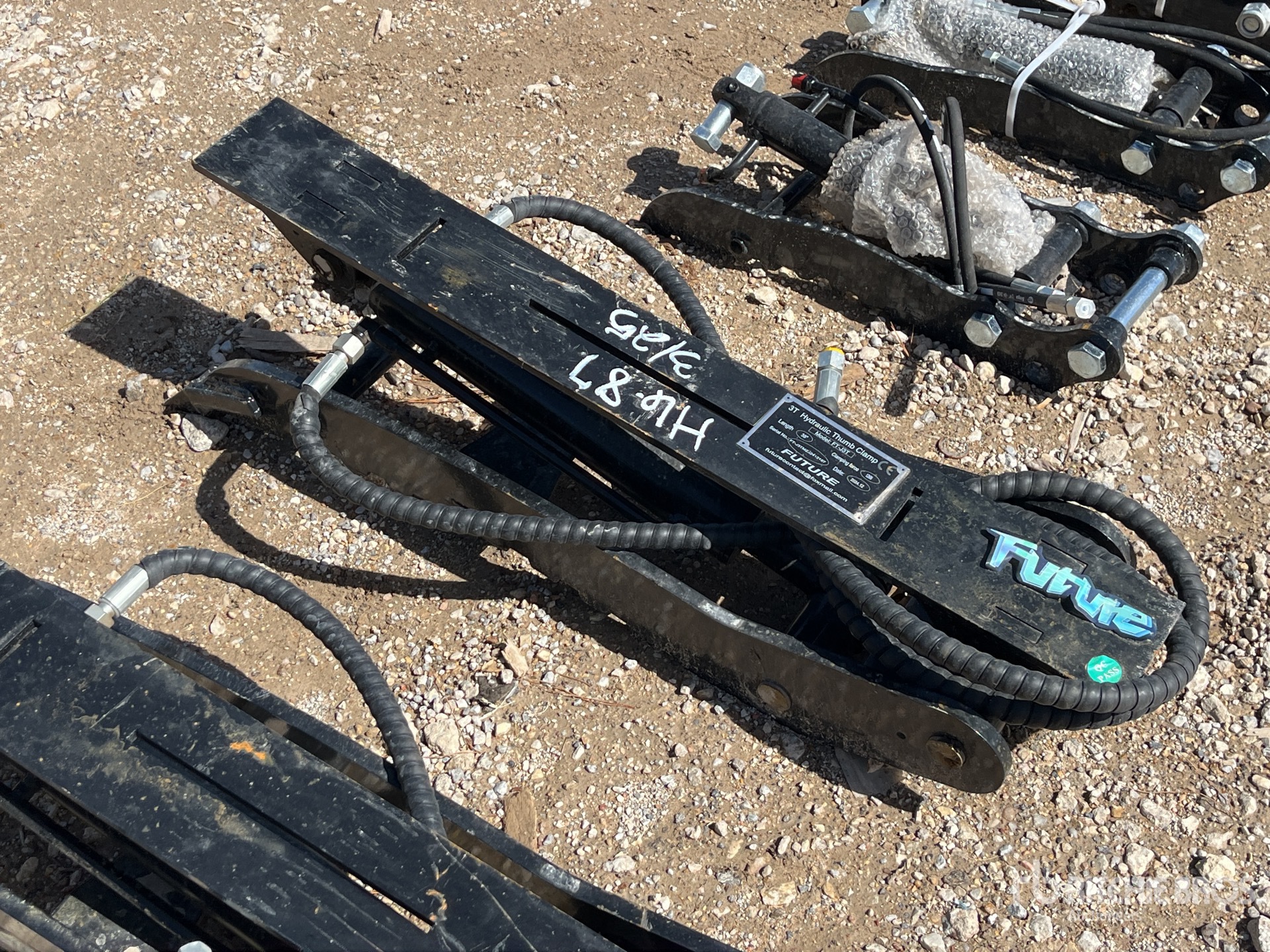 General Appearance with Bild, Ecke hinten links