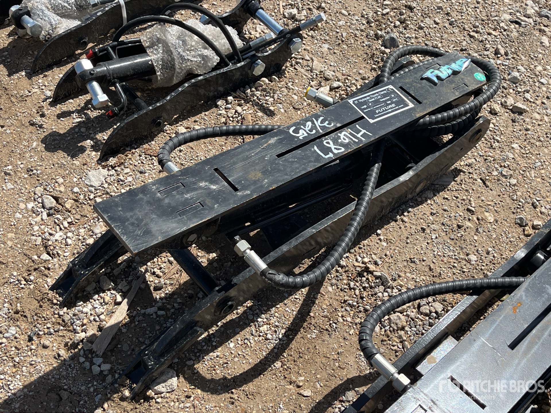 General Appearance with Bild, Ecke vorne links