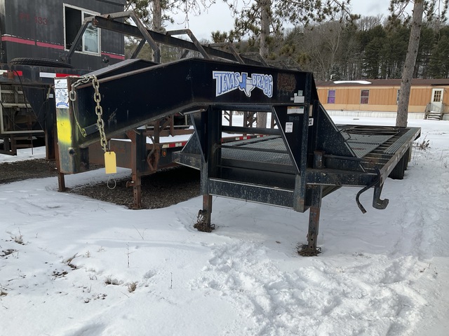 2011 Texas Bragg 30 ft T/A Gooseneck Equipment Trailer