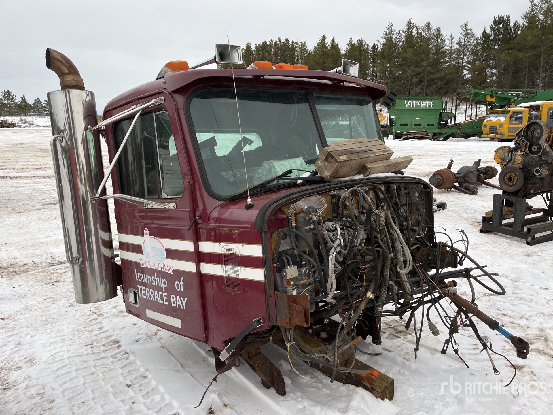 General Appearance with Picture, Right Front Corner