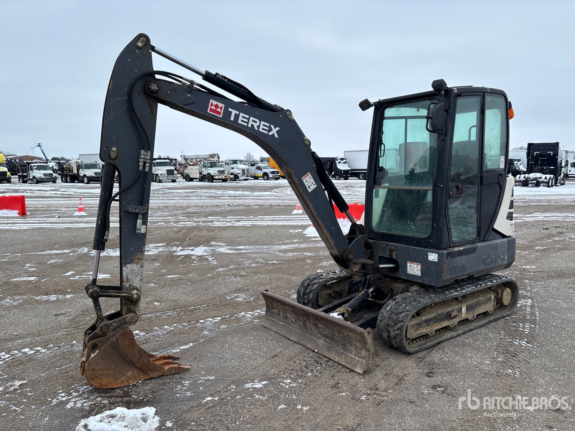 General Appearance with Picture, Left Front Corner