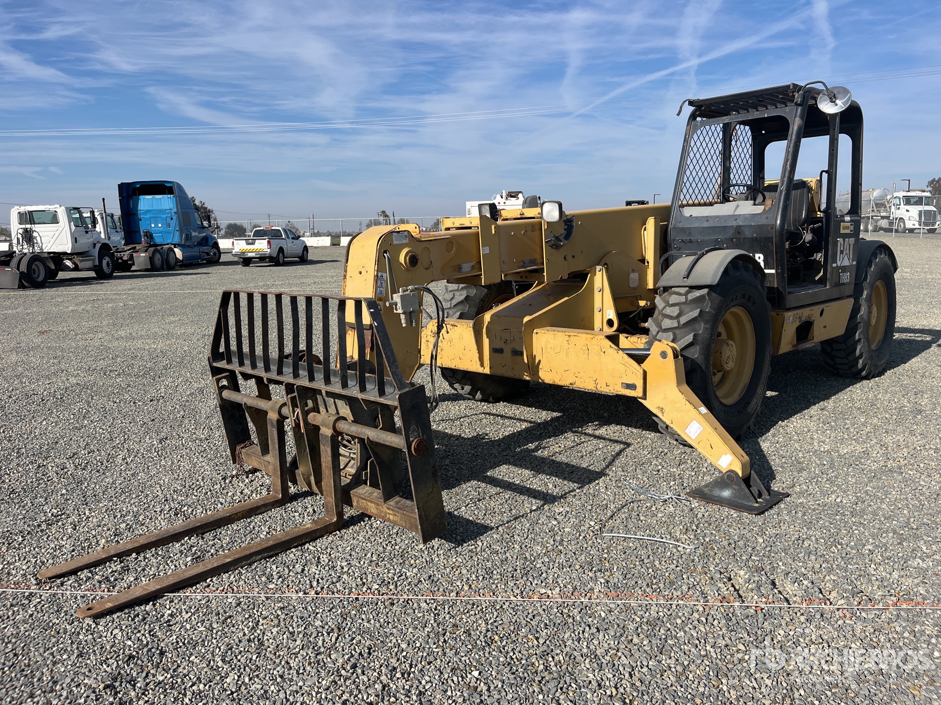 2001 Cat TH83 Telehandler | Ritchie Bros. Auctioneers