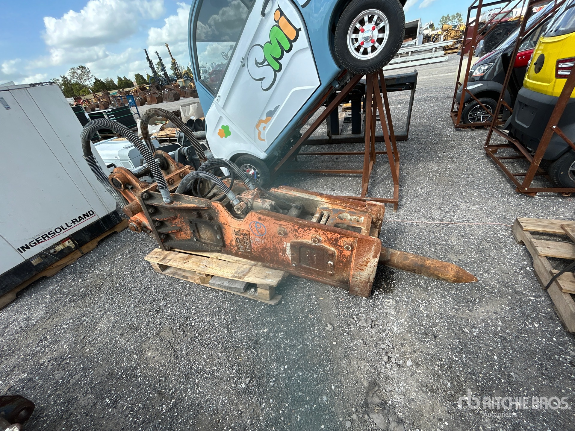 General Appearance with Picture, Right Front Corner