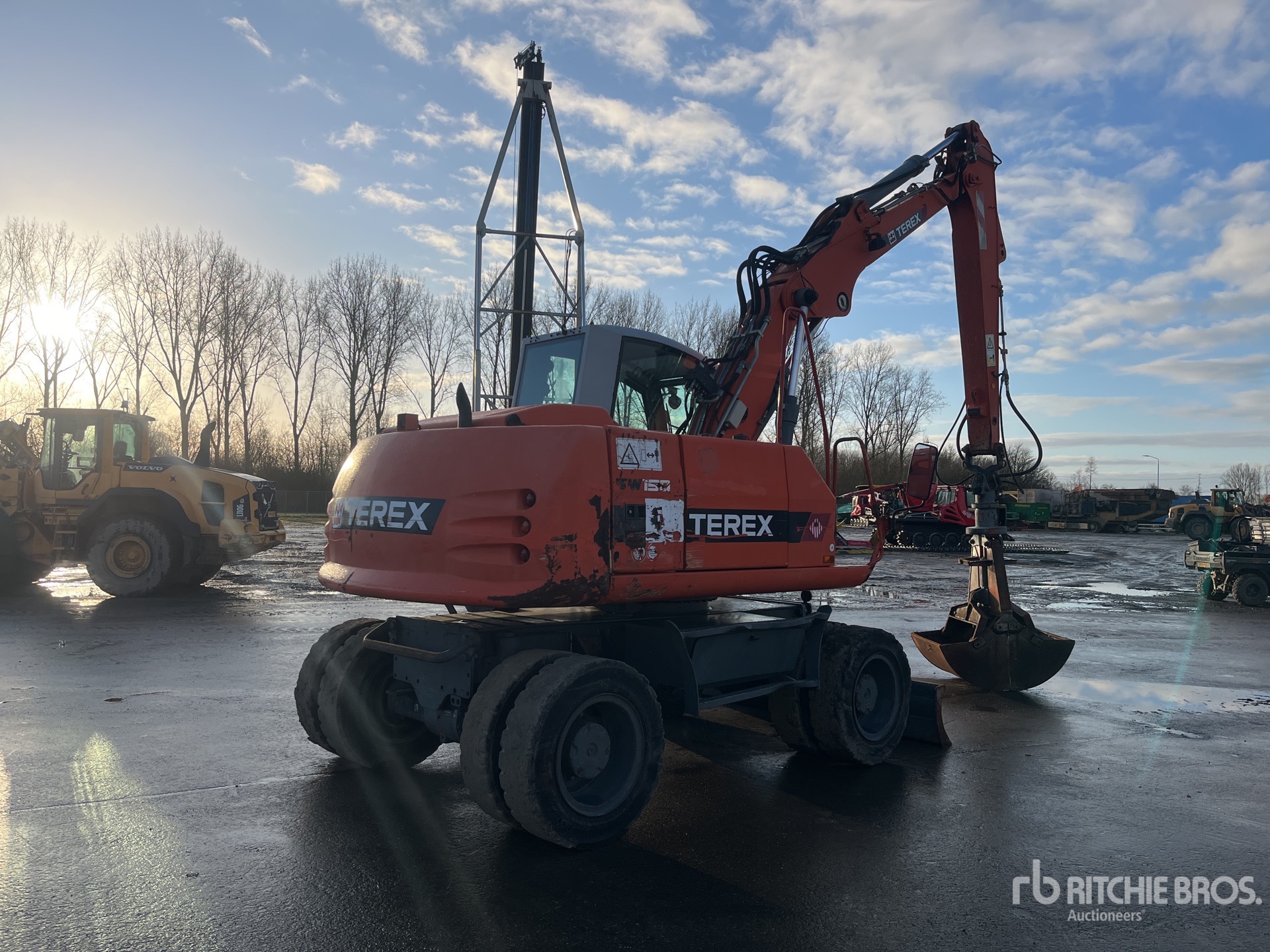 General Appearance with Picture, Right Rear Corner