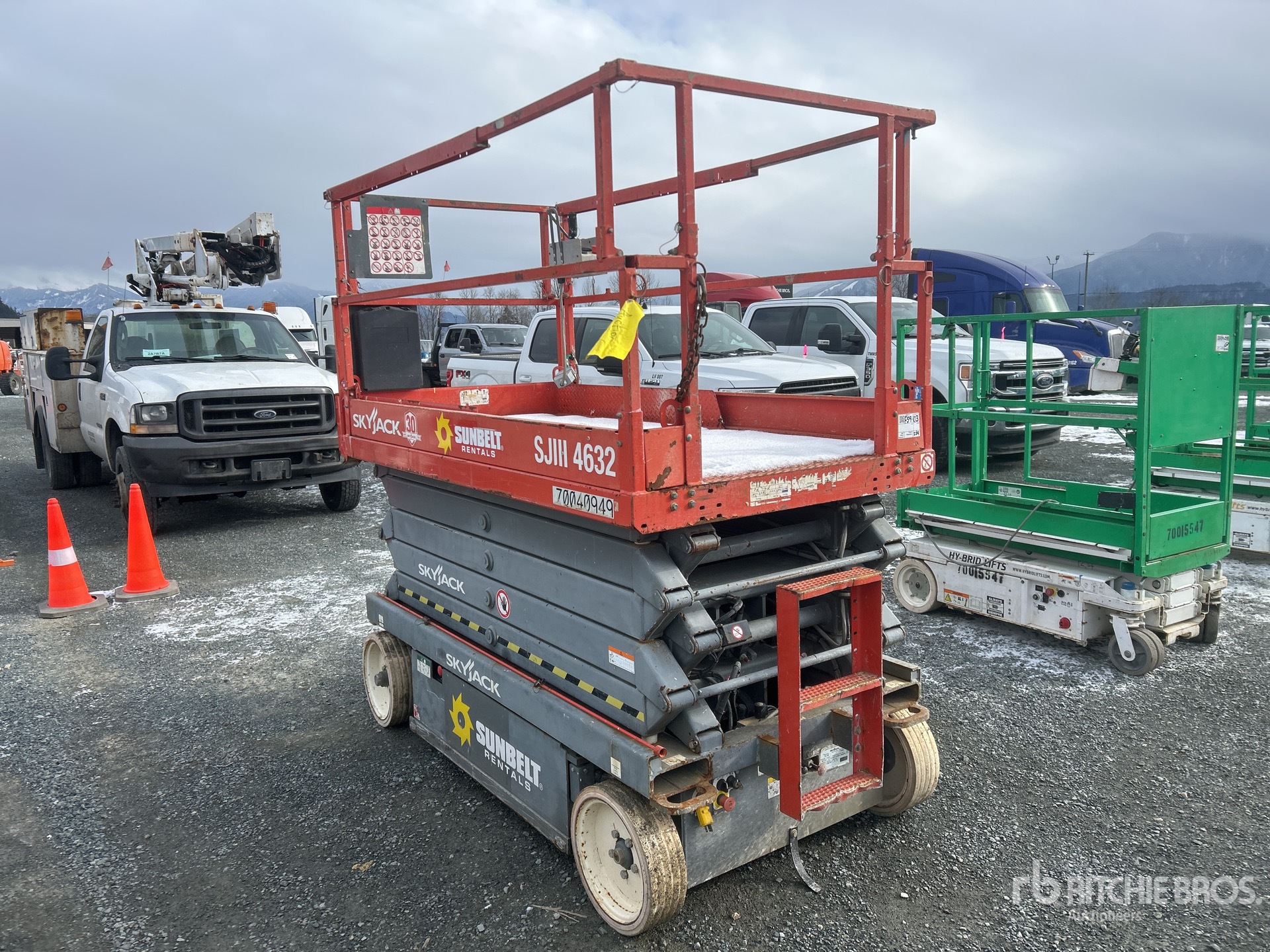 General Appearance with Picture, Left Rear Corner