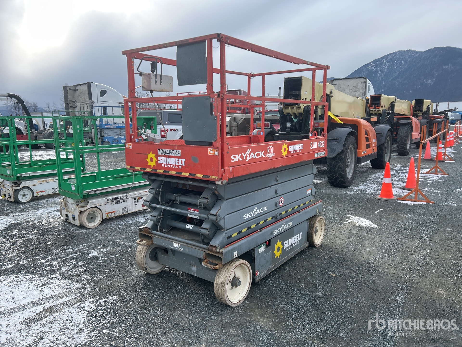 General Appearance with Picture, Left Front Corner