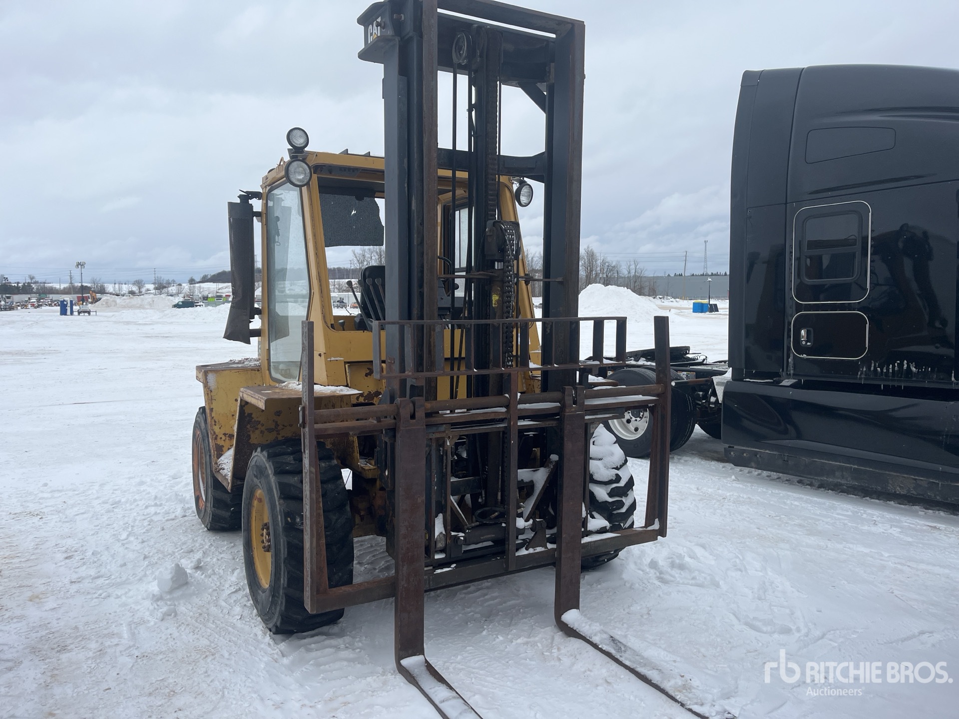 Cat R80 7050 lb 4x4 Chariot élévateur tout terrain (Inoperable ...