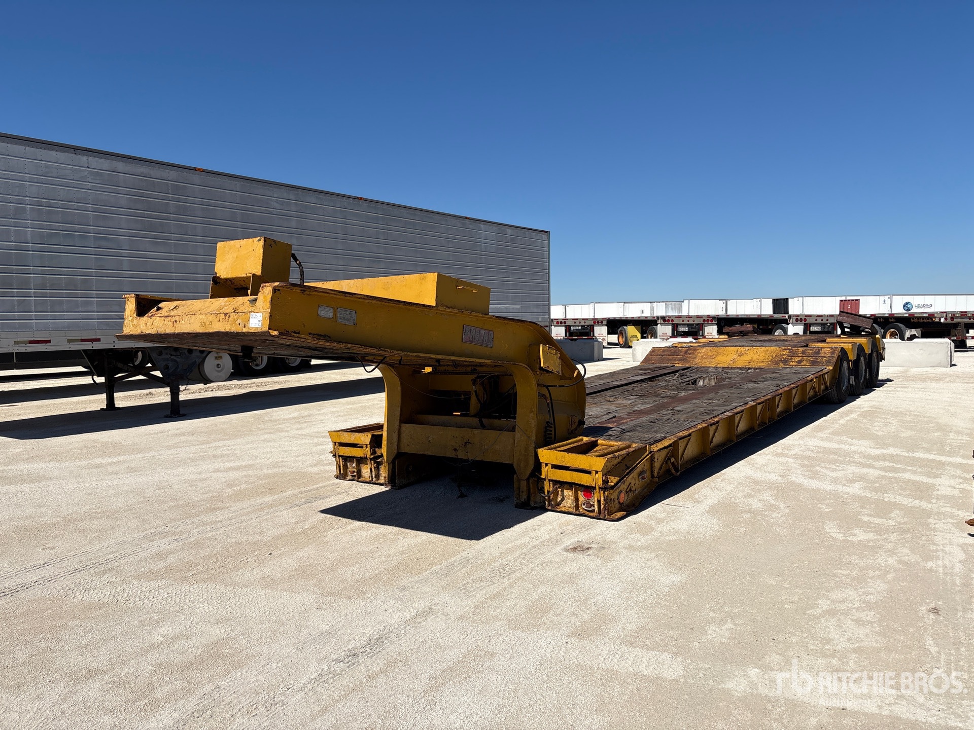 General Appearance with Bild, Ecke vorne links