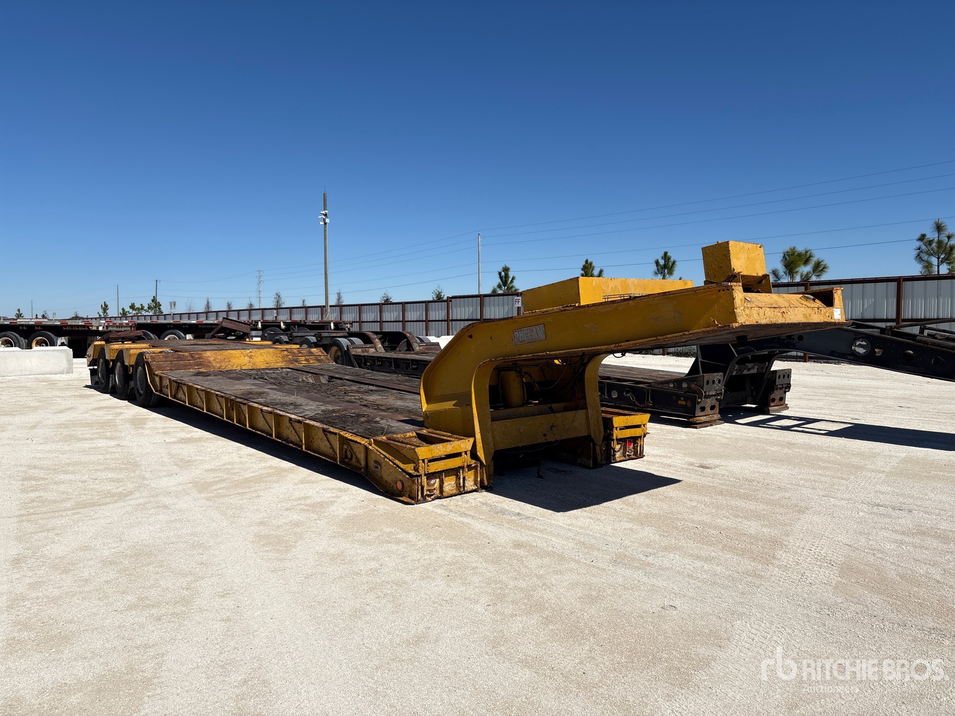 General Appearance with Bild, Ecke vorne rechts