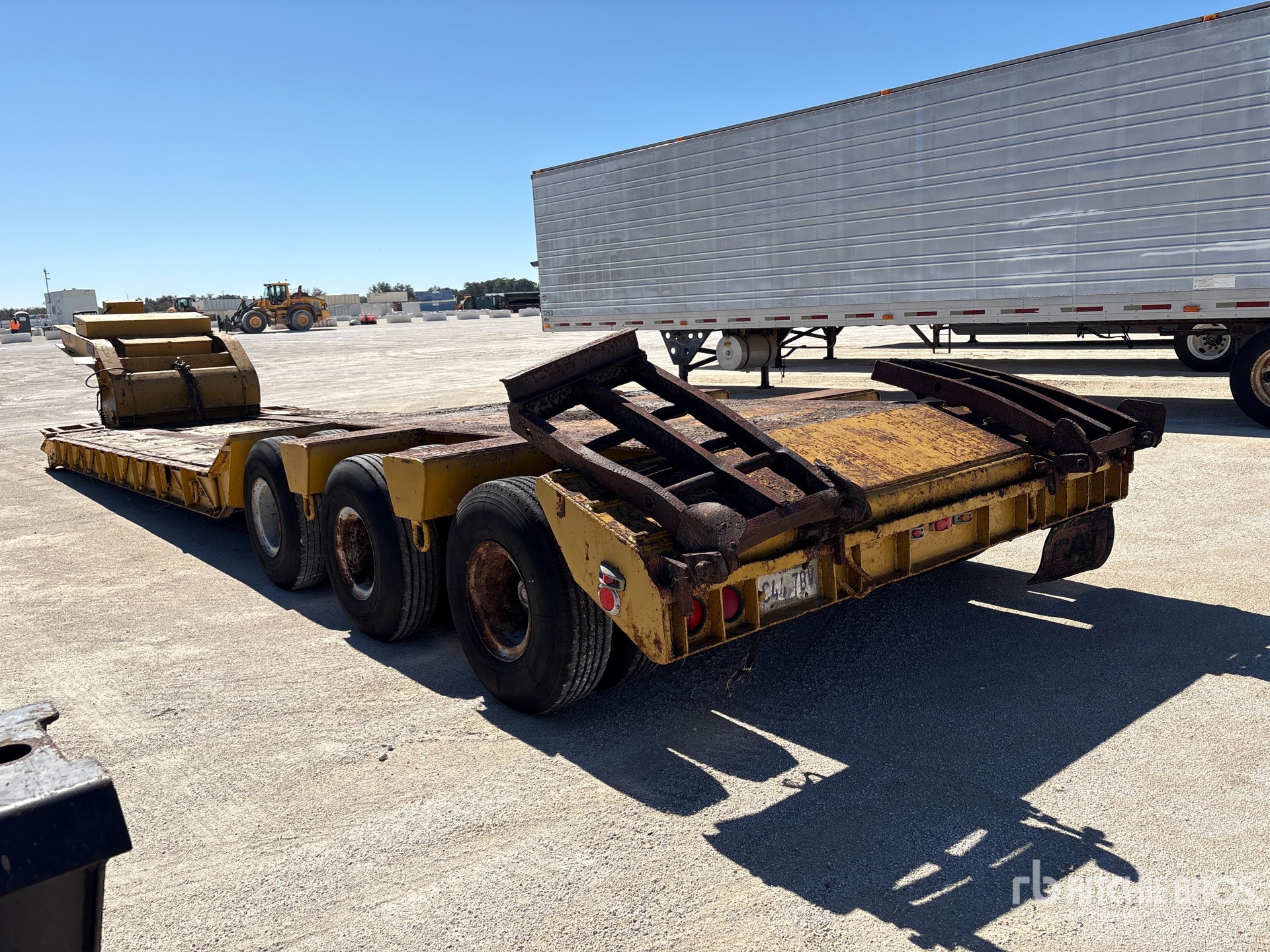 General Appearance with Bild, Ecke hinten links