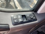LN329019 - 2020 International LT625: Window Controls