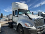 LN329019 - 2020 International LT625: Picture, Right Front Corner