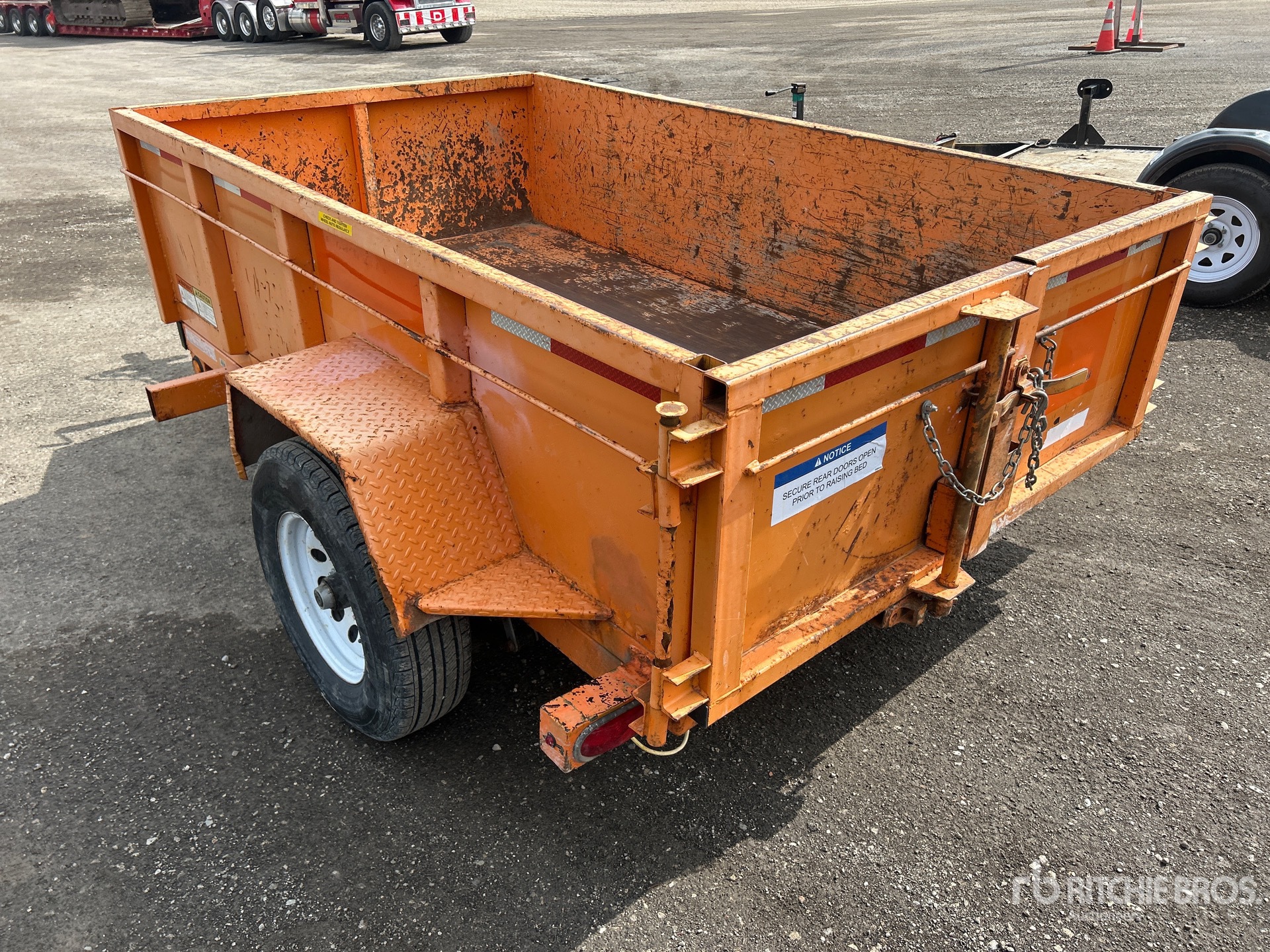 General Appearance with Picture, Left Rear Corner