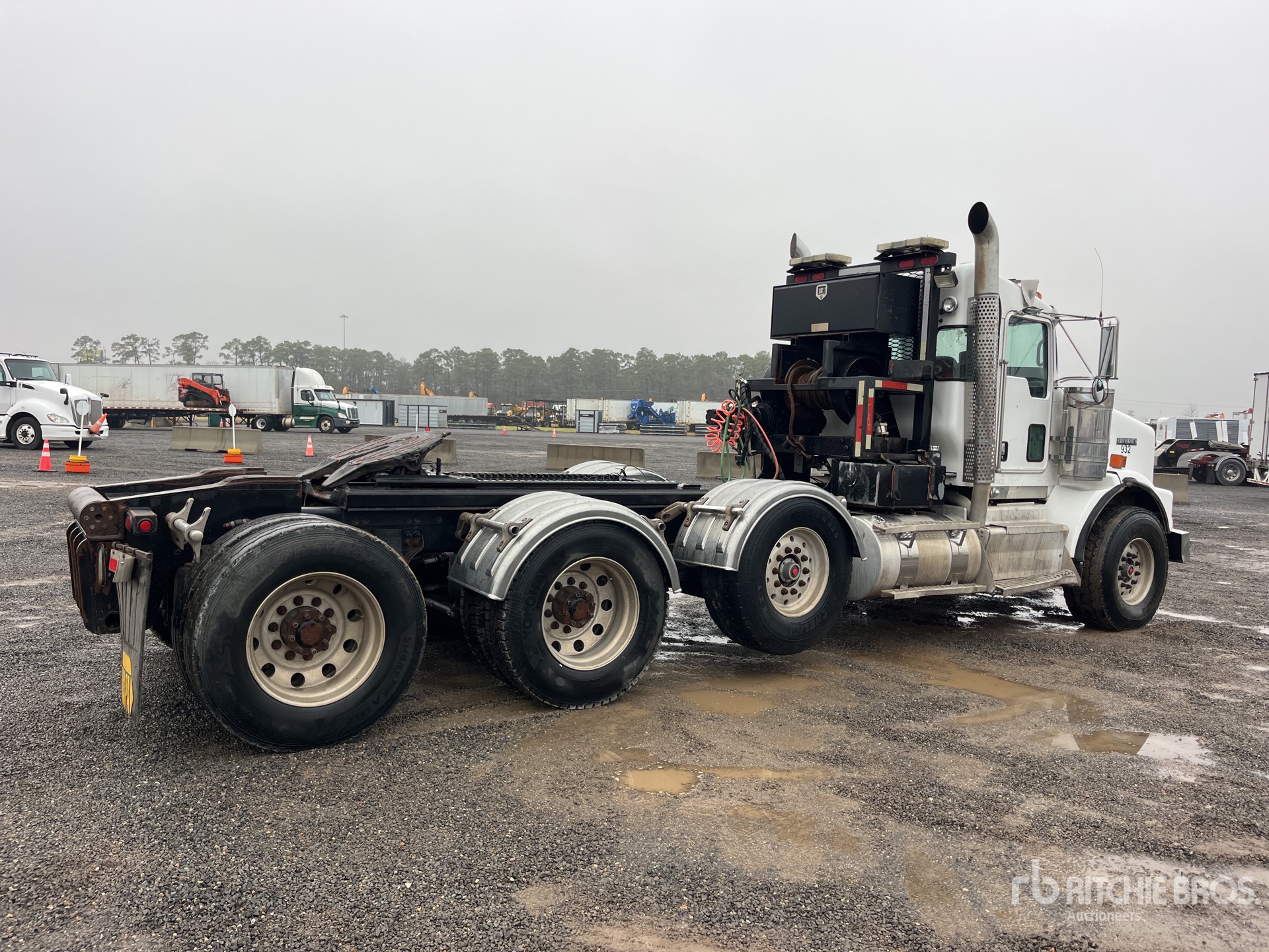 Aspect général with Image, coin arrière droit