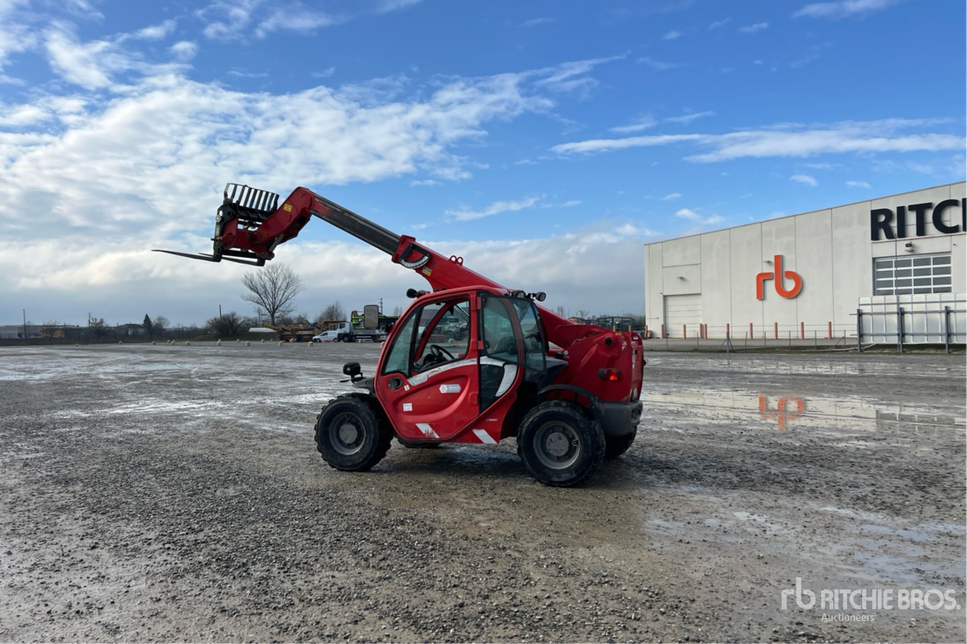 General Appearance with Foto, angolo posteriore sinistro