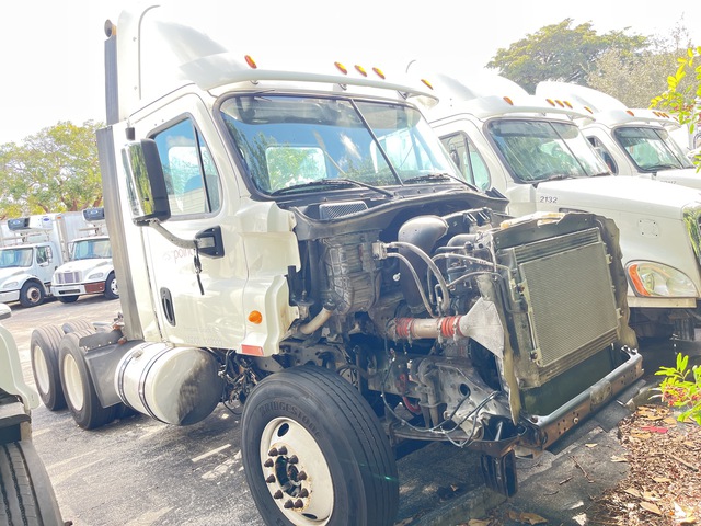 2014 Freightliner Cascadia 113 6x4 T/A Day Cab Truck Tractor (Inoperable)