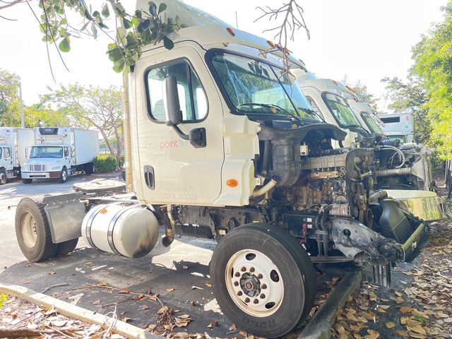 2014 Freightliner Cascadia 113 4x2 S/A Day Cab Truck Tractor (Inoperable)