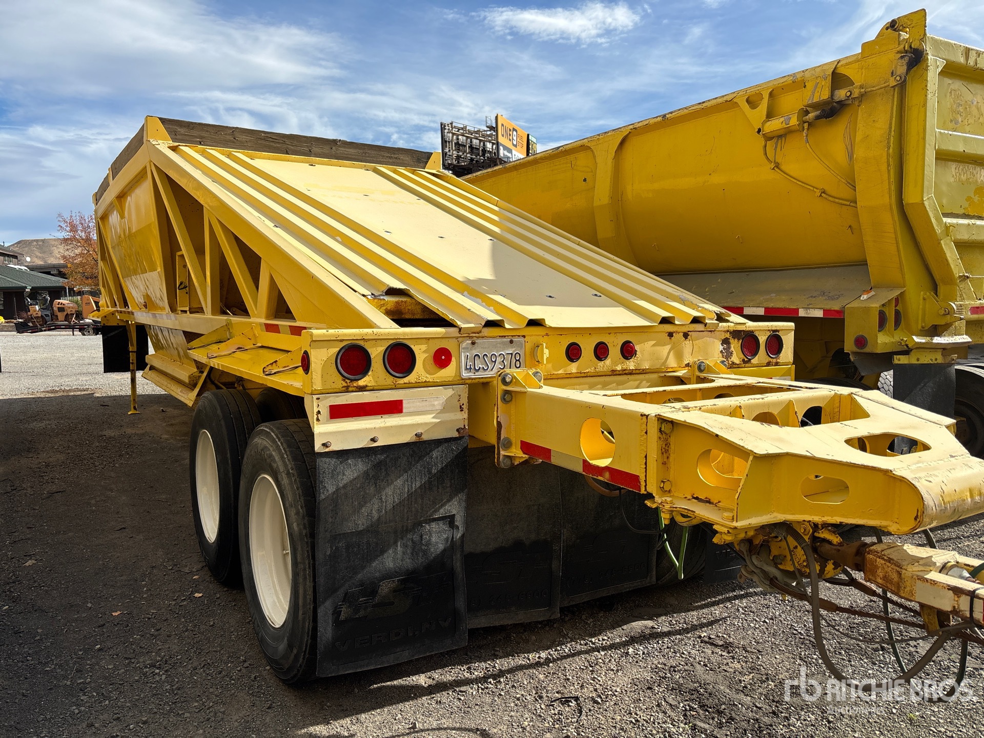 General Appearance with Bild, Ecke hinten links