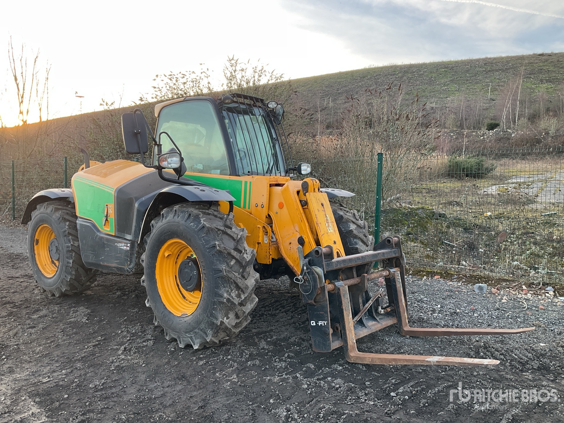 General Appearance with Picture, Right Front Corner