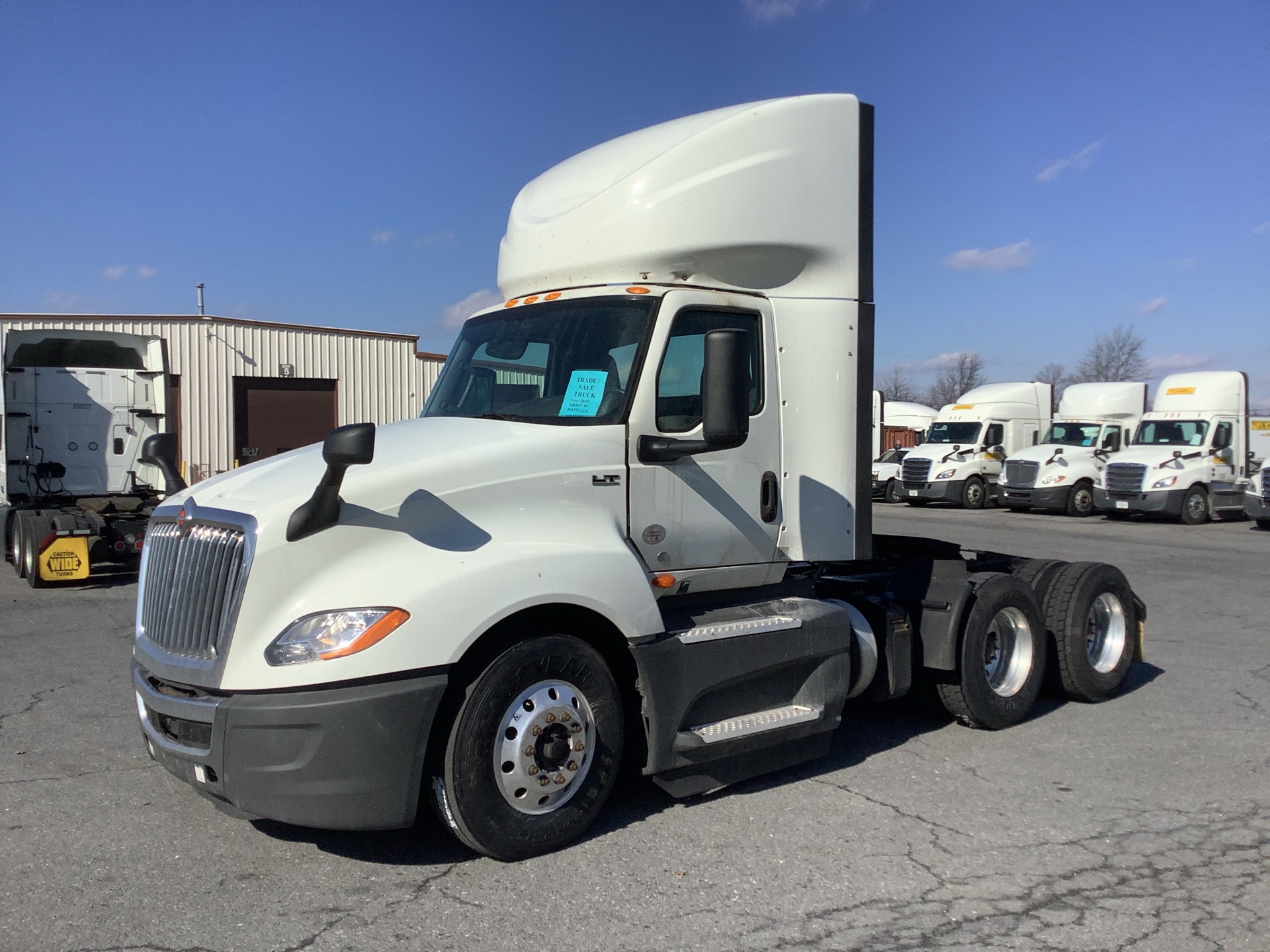 MN082111 - 2021 International LT625: Brochure Photo