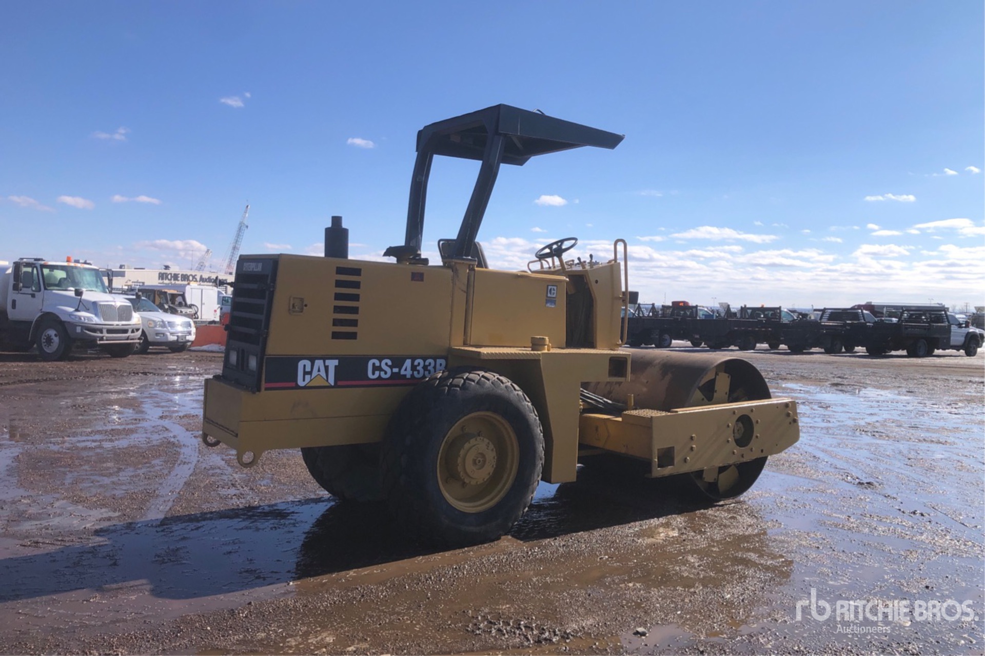 1988 Cat CS-433B Smooth Drum Compactor | Ritchie Bros. Auctioneers