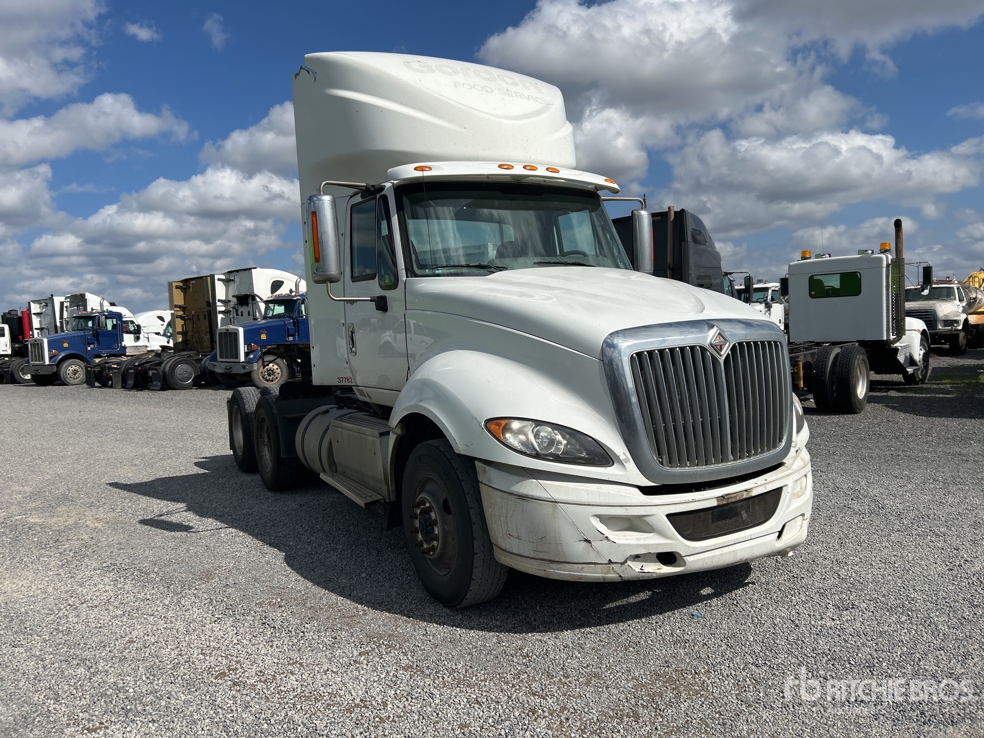 Aspect général with Image, coin avant droit