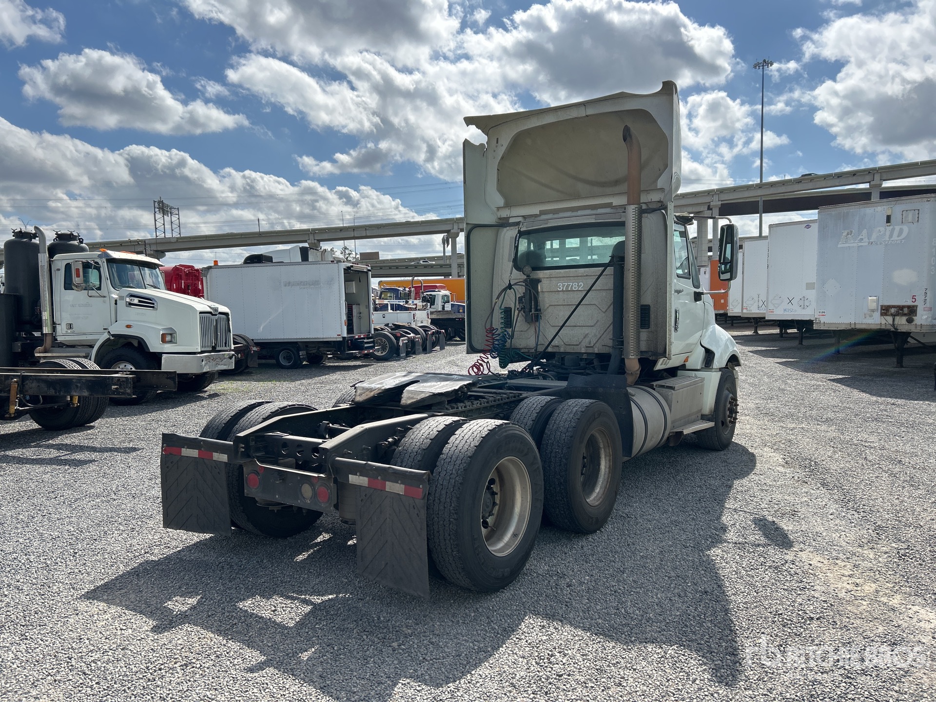 Aspect général with Image, coin arrière droit