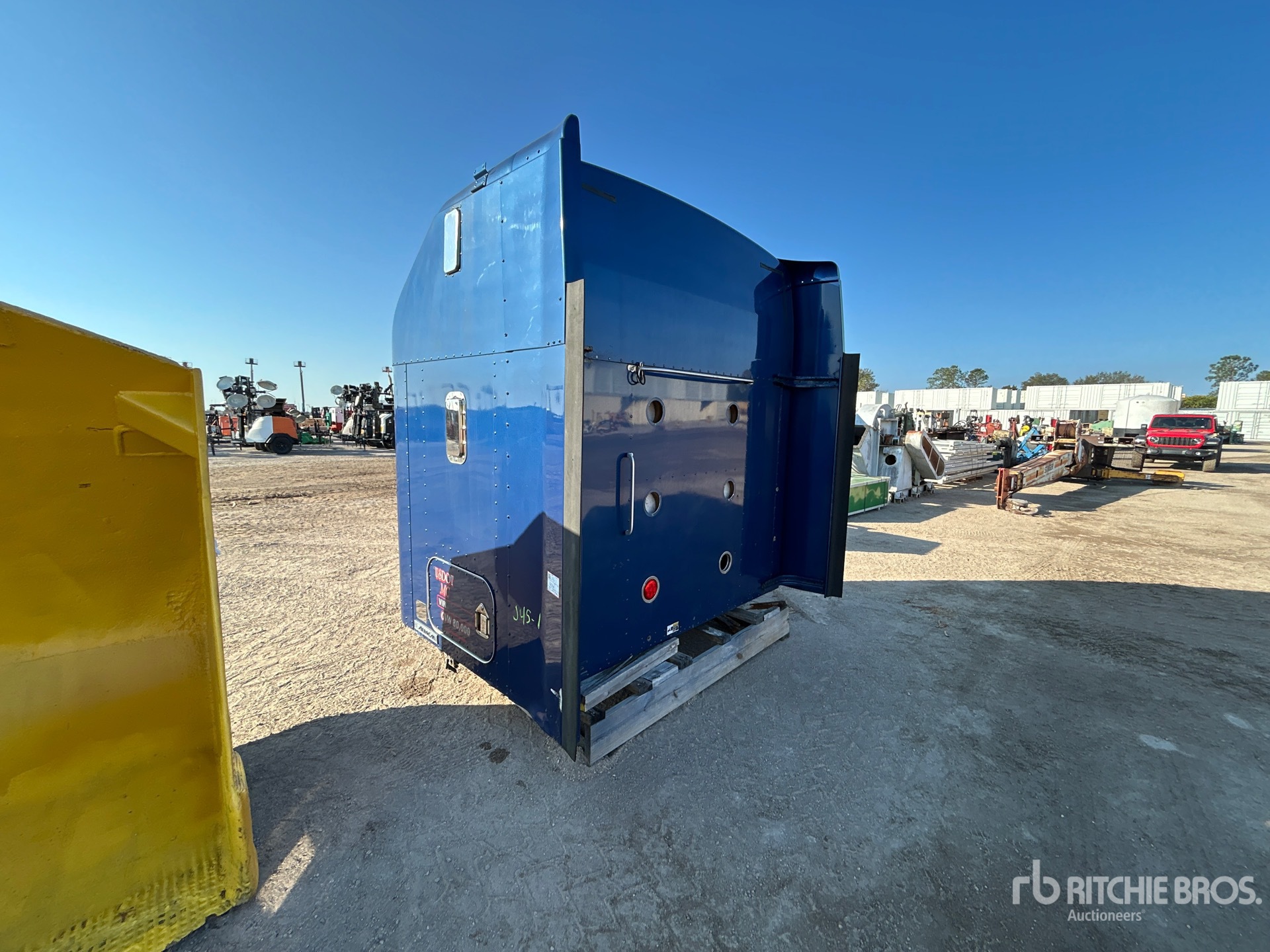 General Appearance with Bild, Ecke hinten rechts