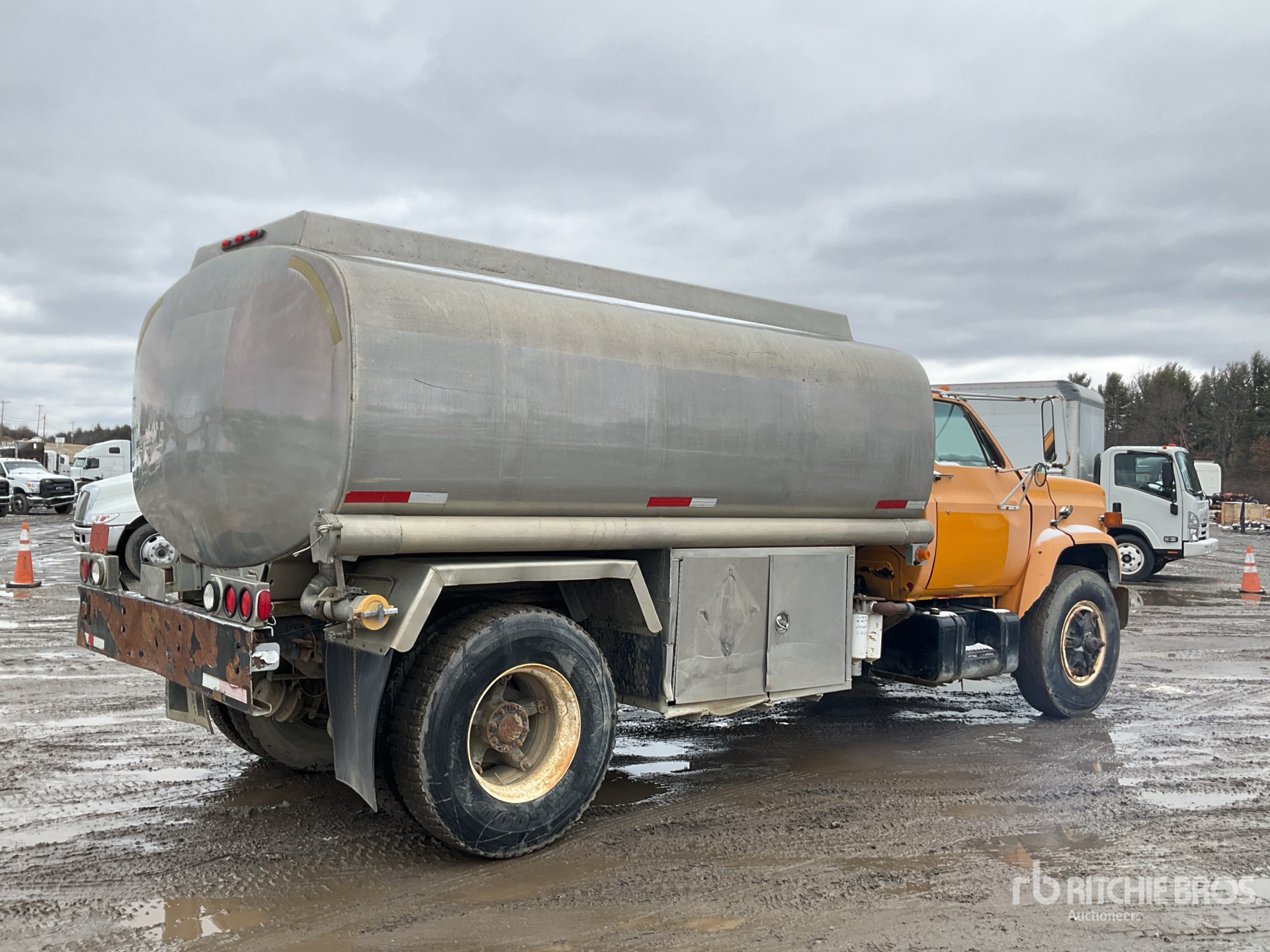 General Appearance with Picture, Right Rear Corner