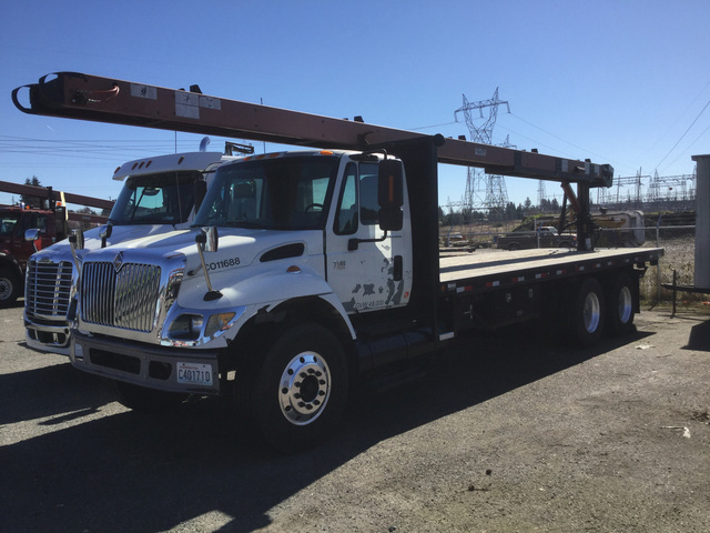 2006 International 7500 Flatbed Truck w/Conveyor