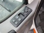 LN421613 - 2020 International LT625: Window Controls