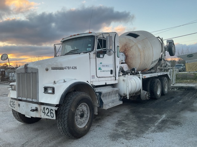 2016 Kenworth W900 10x4 Mixer Truck (Inoperable) 2016 Kenworth W900 10x4 Mixer Truck (Inoperable)