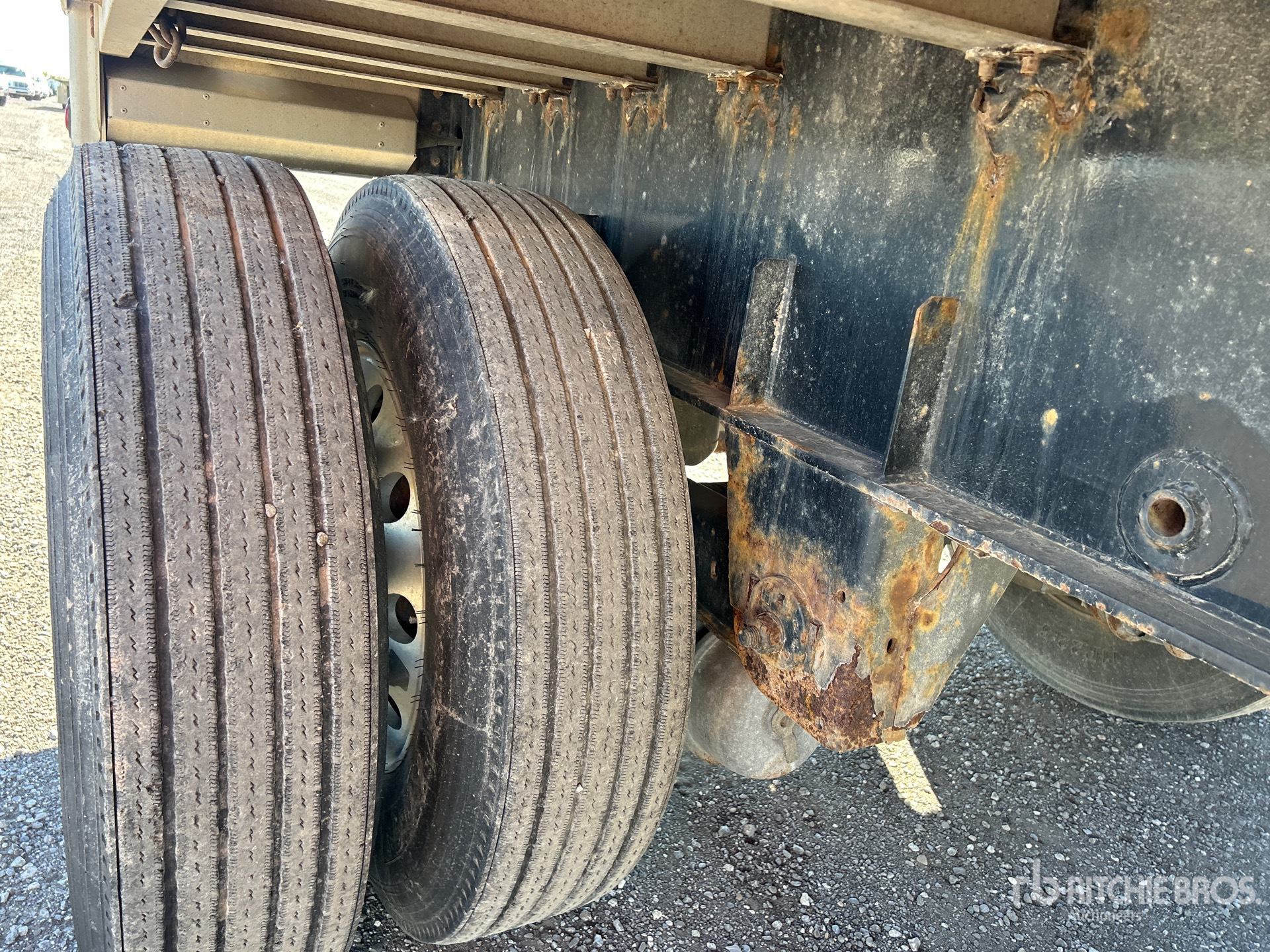 2016 Load King 48 ft T/A Spread Axle