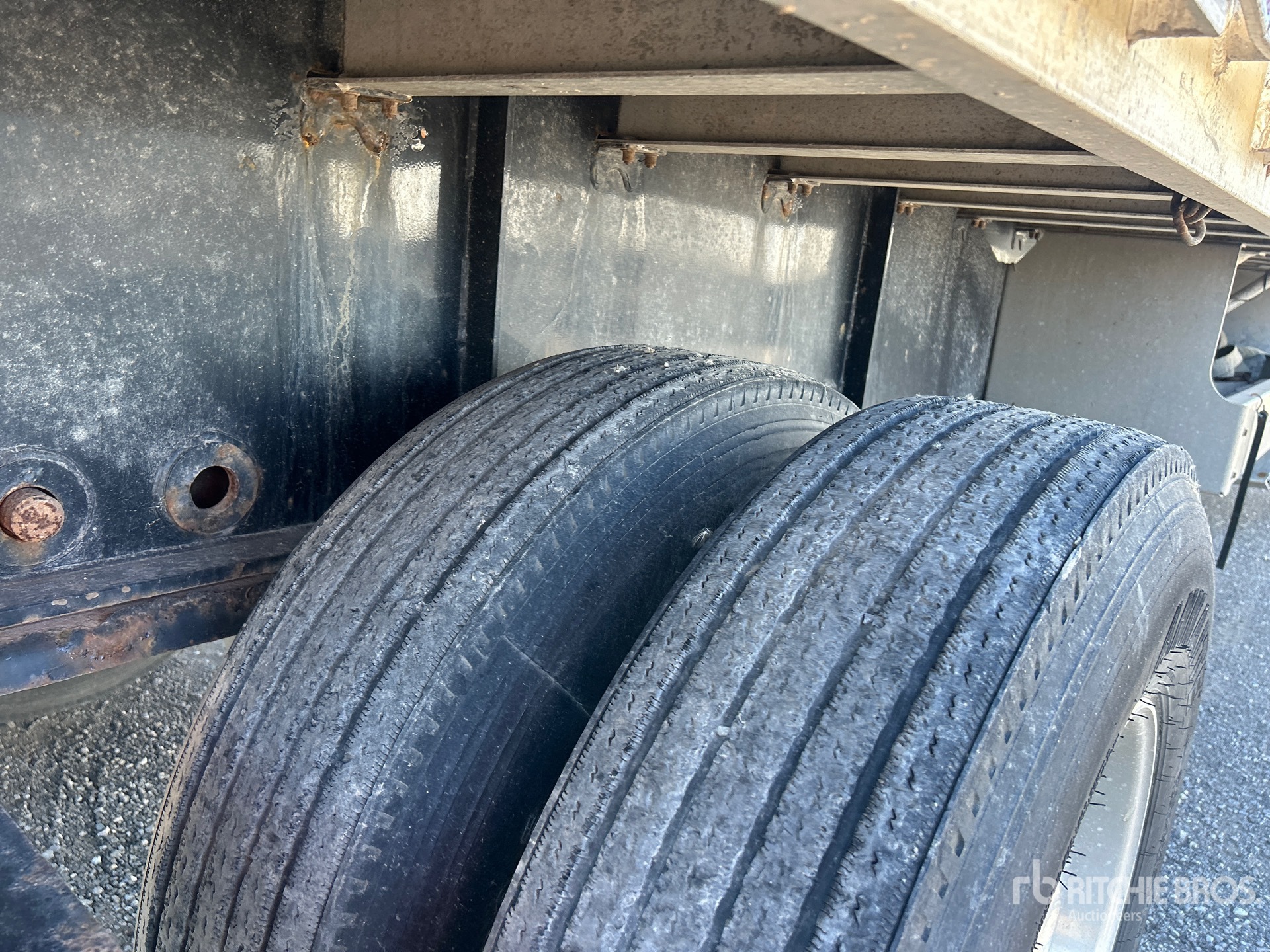 2016 Load King 48 ft T/A Spread Axle