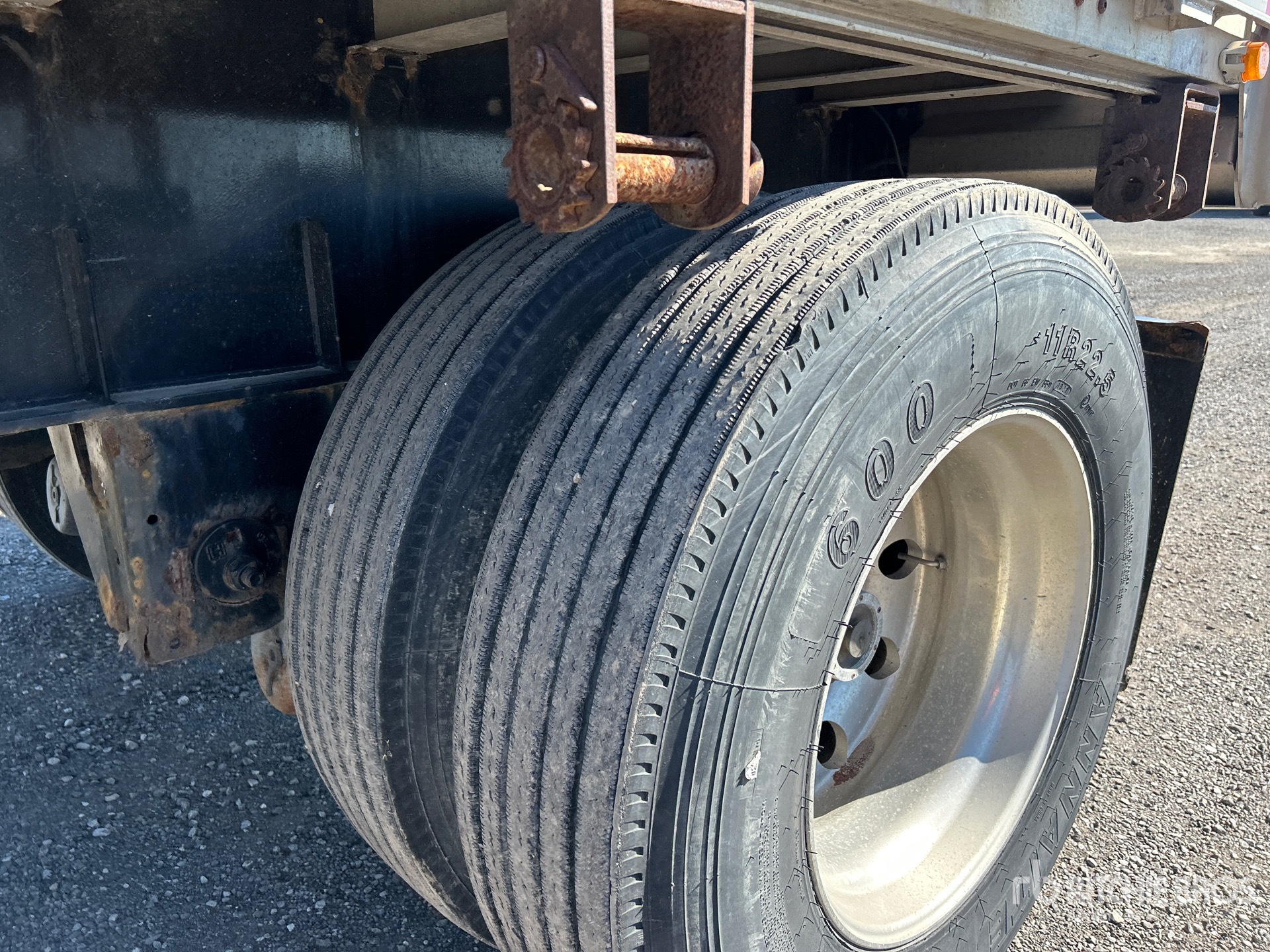 2016 Load King 48 ft T/A Spread Axle